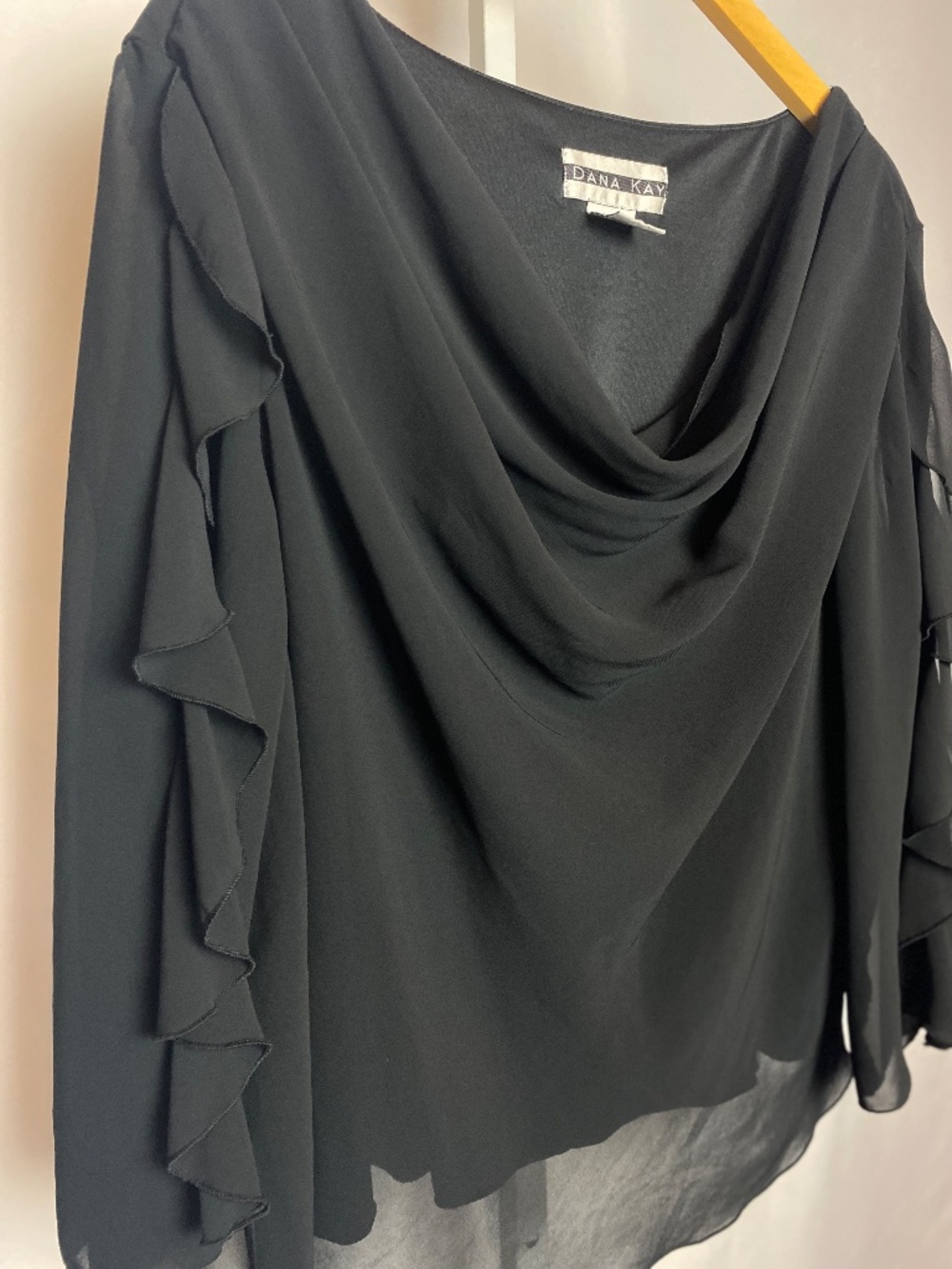 Dana Kay Womenʻs Plus Size Black Draped Cowl Neckline Ruffle Sleeve Blouse 24W - Picture 5 of 8